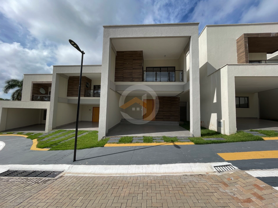 Sobrado 4 suítes em Condomínio no Bairro Cardoso